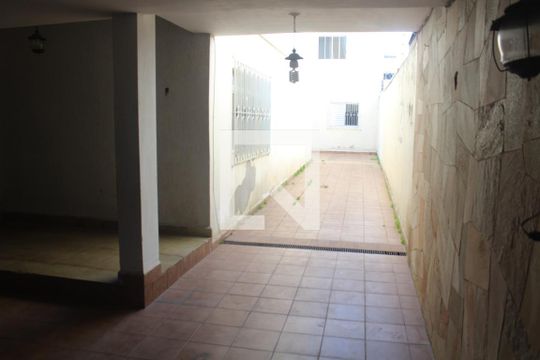 Garagem de casa à venda com 4 quartos, 300m² em Jardim Sao Francisco, Guarulhos