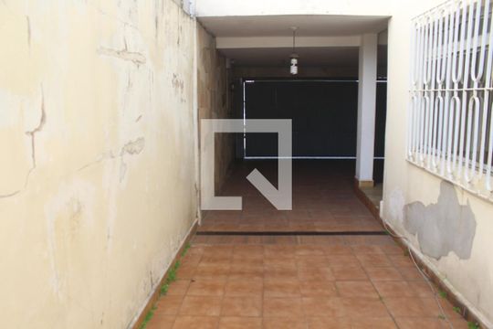 Garagem de casa à venda com 4 quartos, 300m² em Jardim Sao Francisco, Guarulhos