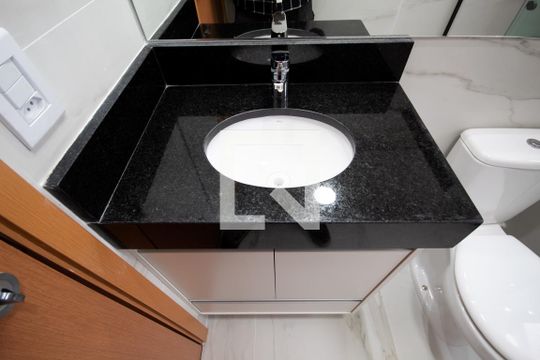 Banheiro Social de apartamento para alugar com 2 quartos, 45m² em Centro, Osasco