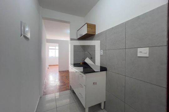 Cozinha de kitnet/studio para alugar com 1 quarto, 30m² em Liberdade, São Paulo