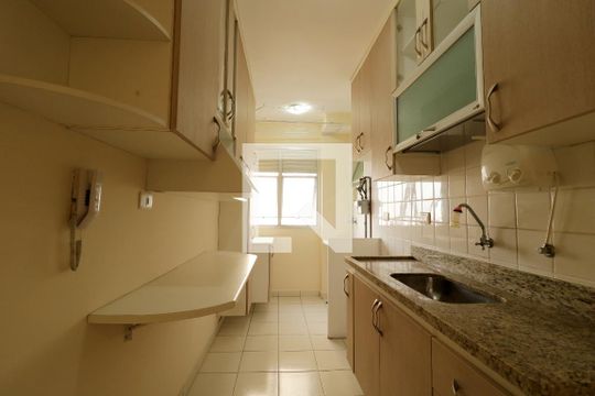 Cozinha de apartamento para alugar com 2 quartos, 59m² em Vila Valparaíso, Santo André