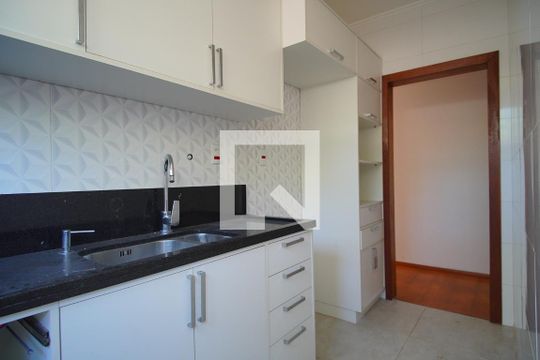 Cozinha  de apartamento para alugar com 3 quartos, 72m² em Jardim Itu, Porto Alegre