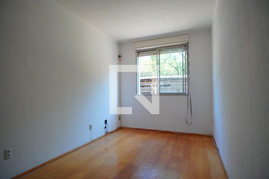 Sala  de apartamento para alugar com 3 quartos, 72m² em Jardim Itu, Porto Alegre