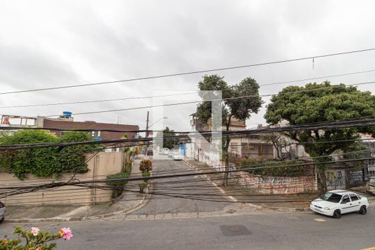 Vista de casa à venda com 4 quartos, 208m² em Veloso, Osasco
