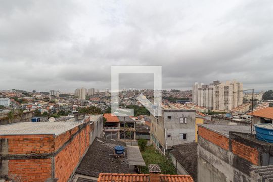 Vista de casa à venda com 4 quartos, 208m² em Veloso, Osasco