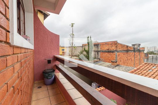 Sacada de casa à venda com 4 quartos, 208m² em Veloso, Osasco