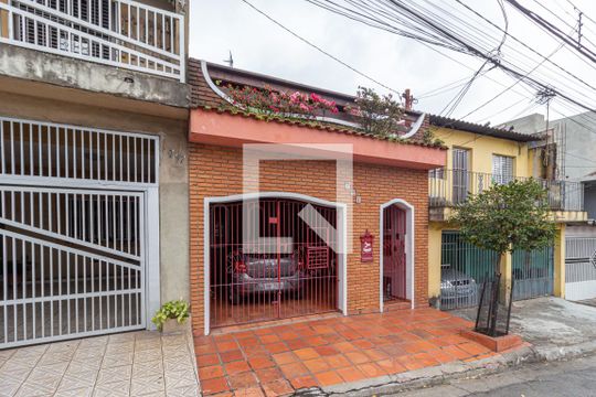 Fachada de casa à venda com 4 quartos, 208m² em Veloso, Osasco