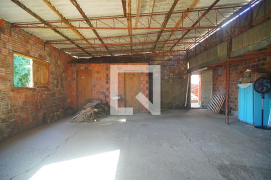 peça secundária de casa à venda com 4 quartos, 172m² em Primavera, Novo Hamburgo