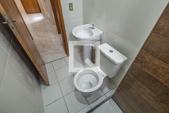 Banheiro de apartamento para alugar com 2 quartos, 48m² em Tony (justinópolis), Ribeirão das Neves