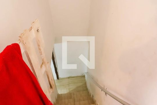 Escada de casa à venda com 2 quartos, 150m² em Jardim Olinda, São Paulo
