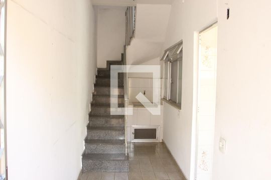 Escada de casa para alugar com 3 quartos, 180m² em Jardim da Posse, Nova Iguaçu
