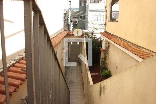 Quintal de casa para alugar com 3 quartos, 180m² em Jardim da Posse, Nova Iguaçu