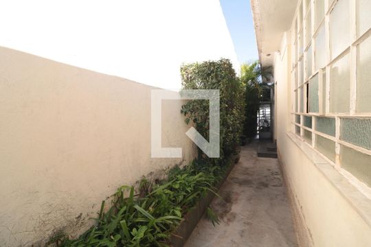 Corredor de casa à venda com 2 quartos, 300m² em Água Rasa, São Paulo