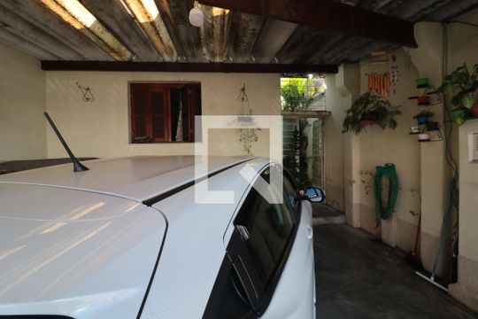 Garagem de casa à venda com 2 quartos, 300m² em Água Rasa, São Paulo