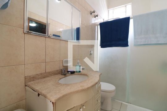 Banheiro de casa à venda com 2 quartos, 300m² em Água Rasa, São Paulo