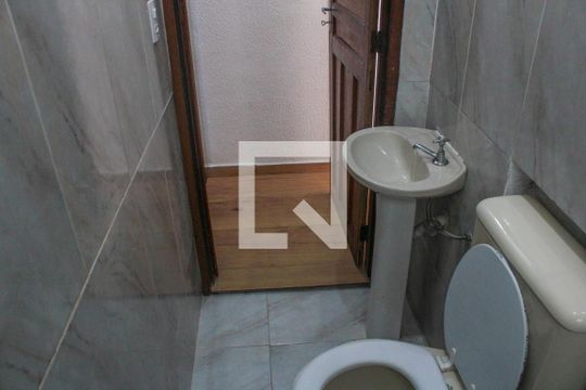 BANHEIRO de casa para alugar com 2 quartos, 40m² em Vila Jequitibás, Campinas