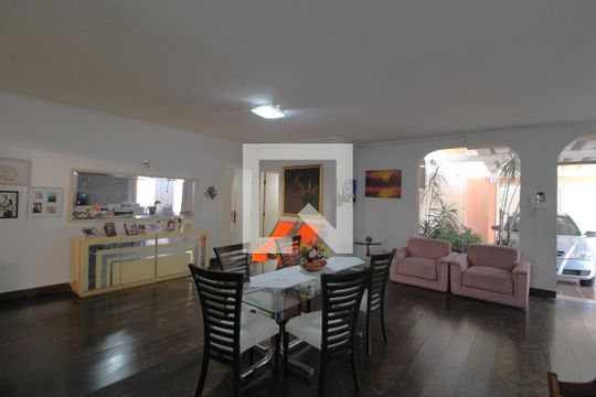 Casa à venda com 5 quartos, 647m² em Jardim Santa Helena, São Paulo