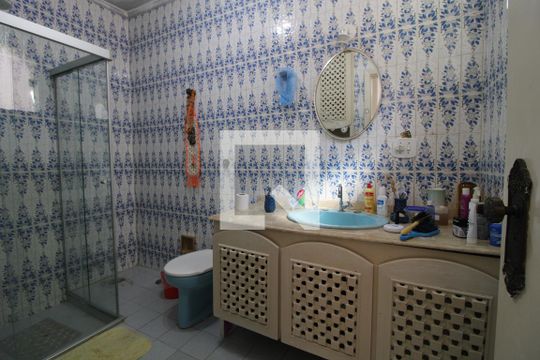 Banheiro da suíte 4 de casa à venda com 5 quartos, 647m² em Jardim Santa Helena, São Paulo