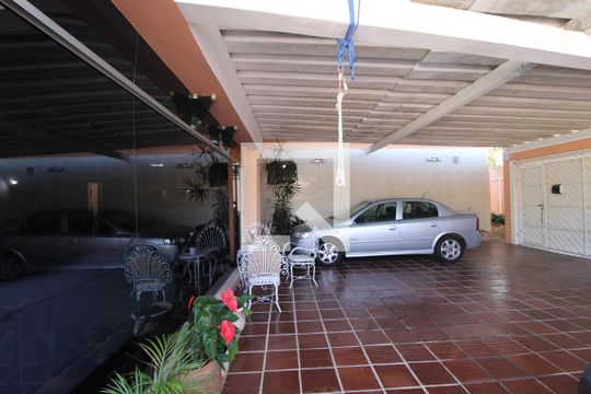 Garagem de casa à venda com 5 quartos, 647m² em Jardim Santa Helena, São Paulo