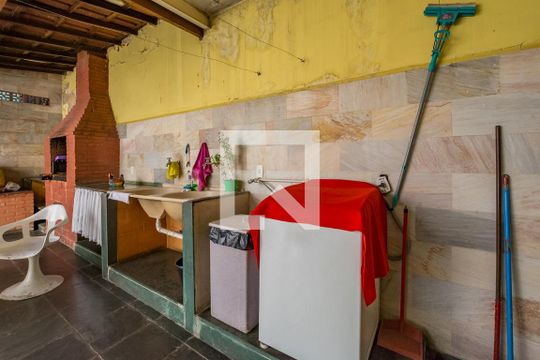 Área de Serviço de casa para alugar com 4 quartos, 470m² em Álvaro Camargos, Belo Horizonte
