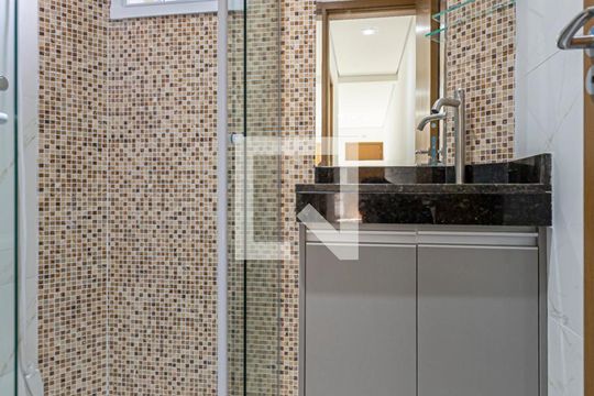 Banheiro de apartamento para alugar com 2 quartos, 42m² em Vila Marina, Santo André