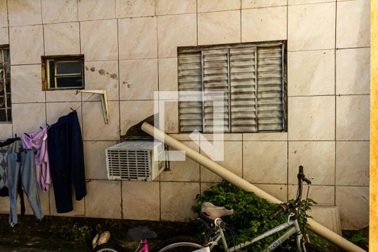 Quintal  de casa à venda com 5 quartos, 600m² em Ipanema, Porto Alegre