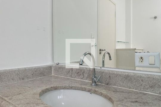 Banheiro 1 de apartamento para alugar com 3 quartos, 120m² em Centro, Guarujá