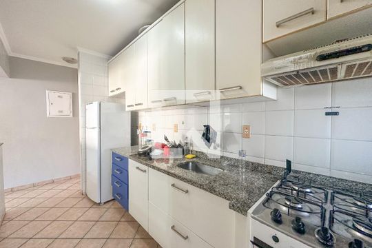 Cozinha de apartamento para alugar com 2 quartos, 85m² em Vila Julia, Guarujá