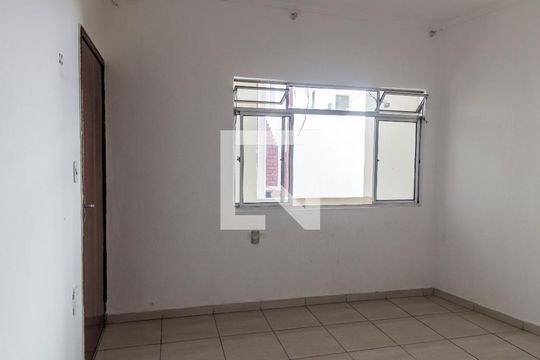 Sala de casa para alugar com 2 quartos, 100m² em Jardim Silveira, Barueri