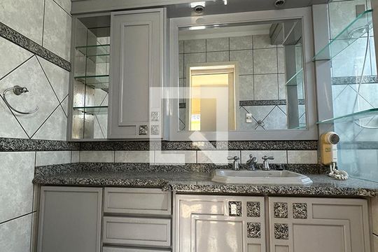 Banheiro da Suíte de casa para alugar com 5 quartos, 275m² em São José, São Leopoldo