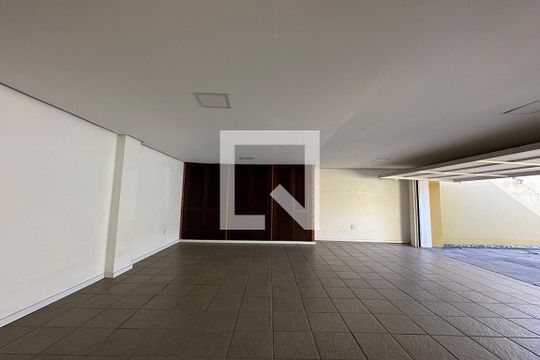 Garagem de casa para alugar com 5 quartos, 275m² em São José, São Leopoldo