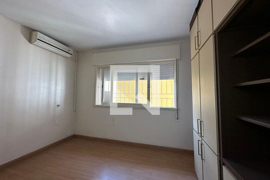 Quarto 1  de casa para alugar com 5 quartos, 275m² em São José, São Leopoldo