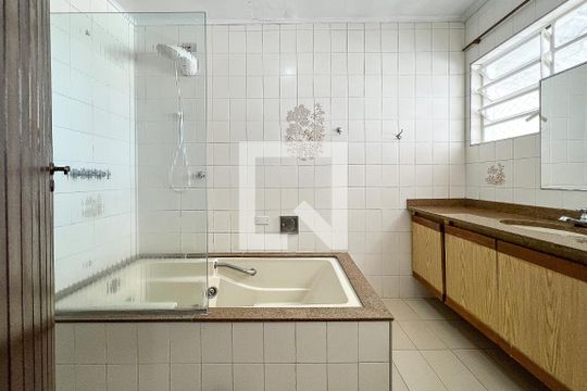 Banheiro de casa para alugar com 1 quarto, 37m² em Vila Ipojuca, São Paulo