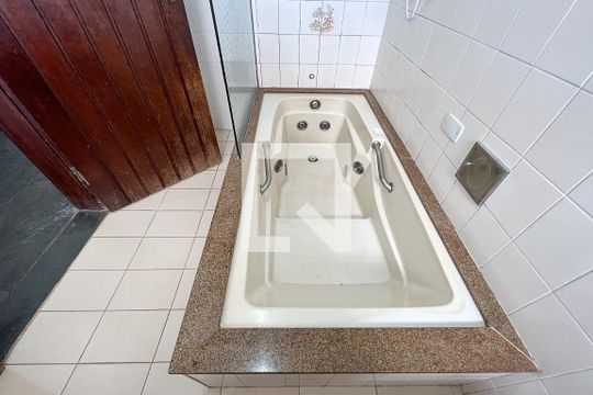 Banheiro de casa para alugar com 1 quarto, 37m² em Vila Ipojuca, São Paulo