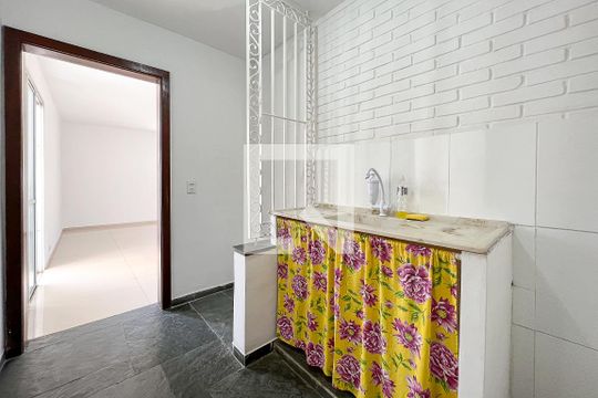 Cozinha de casa para alugar com 1 quarto, 37m² em Vila Ipojuca, São Paulo