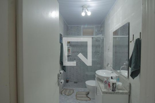 Banheiro de apartamento à venda com 1 quarto, 40m² em São Geraldo, Porto Alegre