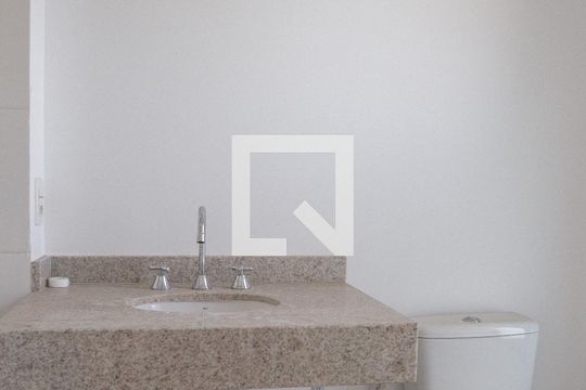 Banheiro de kitnet/studio para alugar com 1 quarto, 42m² em Perdizes, São Paulo