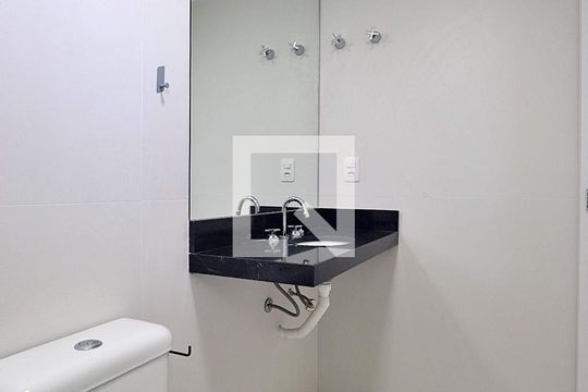 Banheiro do Quarto 1 - Suíte de apartamento para alugar com 2 quartos, 63m² em Jardim, Santo André