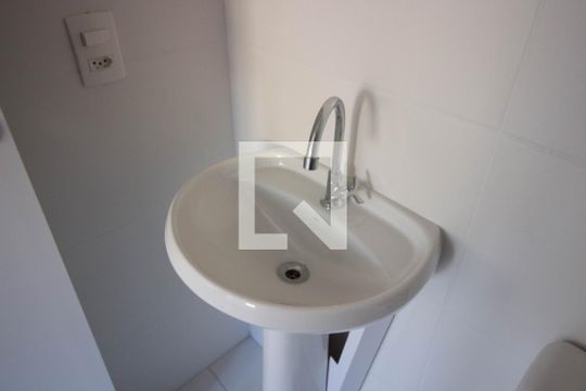Banheiro de apartamento para alugar com 2 quartos, 34m² em Vila Nova Curuçá, São Paulo