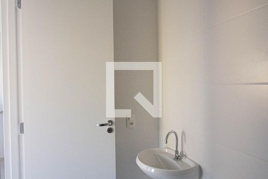 Banheiro de apartamento para alugar com 2 quartos, 34m² em Vila Nova Curuçá, São Paulo