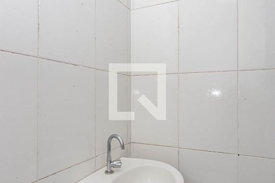 Banheiro de casa para alugar com 1 quarto, 40m² em Vila das Merces, São Paulo