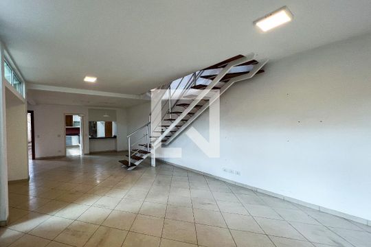 Sala de casa à venda com 3 quartos, 250m² em Indianópolis, São Paulo