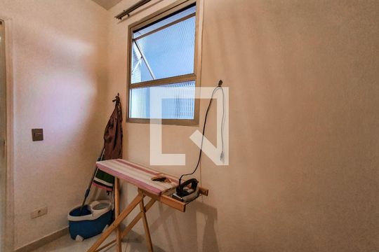 Quarto de Serviço de apartamento para alugar com 3 quartos, 200m² em Morro do Maluf, Guarujá