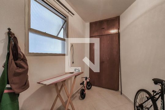 Quarto de Serviço de apartamento para alugar com 3 quartos, 200m² em Morro do Maluf, Guarujá