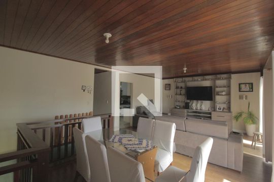 Sala de casa à venda com 3 quartos, 300m² em Passo das Pedras, Porto Alegre
