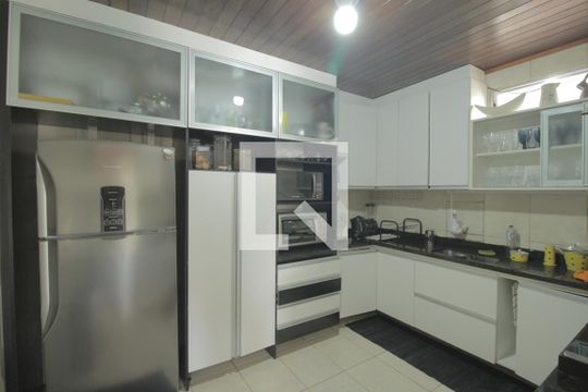 Cozinha de casa à venda com 3 quartos, 300m² em Passo das Pedras, Porto Alegre