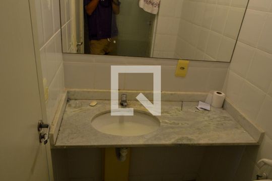 Banheiro da Suíte 1 de apartamento para alugar com 3 quartos, 106m² em Pechincha, Rio de Janeiro