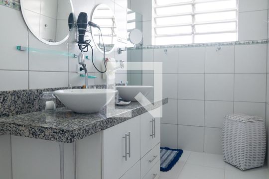 Banheiro Social de casa à venda com 3 quartos, 170m² em Brooklin, São Paulo