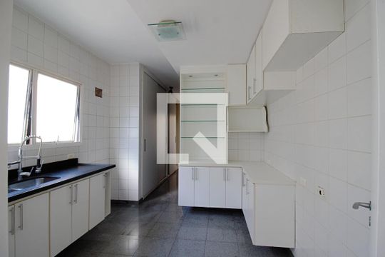 Cozinha de apartamento à venda com 3 quartos, 270m² em Vila Morumbi, São Paulo