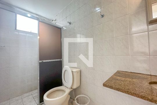 Banheiro de apartamento para alugar com 2 quartos, 70m² em Loteamento Joao Batista Juliao, Guarujá